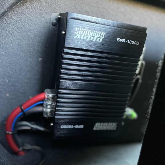 1000 watt sundown amp works great had it for 2 weeks just got a 2k I want bigger - Picture 3 of 6